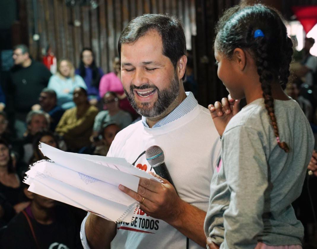 Luiz Fernando Machado reúne famílias do movimento Moradia: Direito de Todos